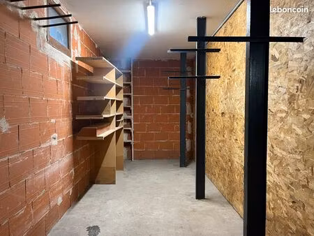 ? local d’activité à louer 16m2