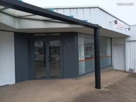 local commercial 70 m2 séné proche vannes