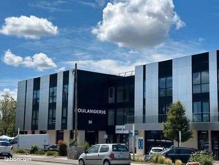 charbonnières-halles de l'ouest bureaux récents  76 49 m2 modulables  2 emplacements parki