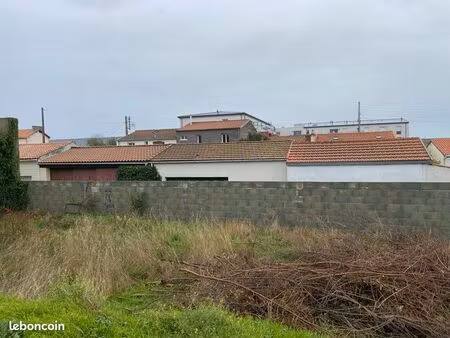 ensemble immo terrain 1000 m2  maison et entrepôt la rochelle