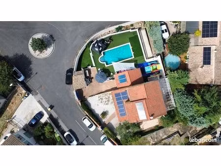 villa avec piscine vailhauquès