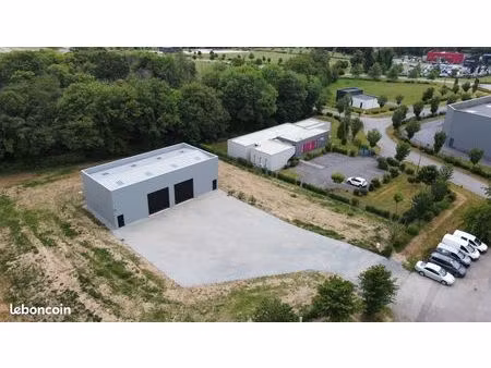 local commercial / entrepôt / 100 m2