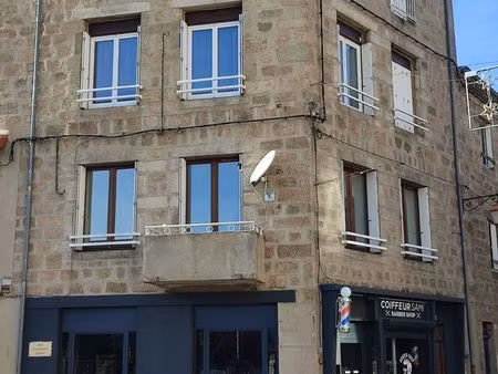 maison de ville avec local commercial et 2 appartements – centre sainte-sigolène