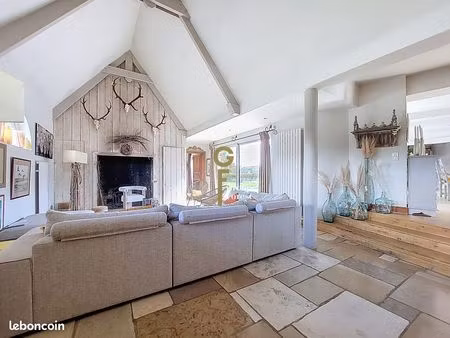 maison 7 pièces 255 m²