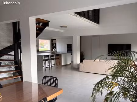 maison semi-individuelle 150 m²