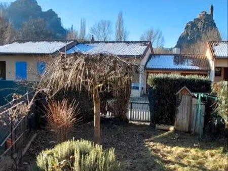 cadre de vie recherché : charmante maison mitoyenne en lotissement privé