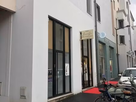 local commercial à louer ecully centre  toutes activités