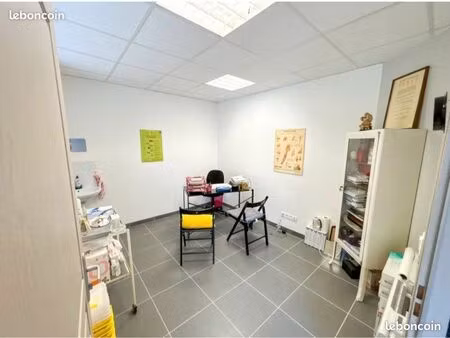 local hyper centre lys les lannoy + salle d’attente