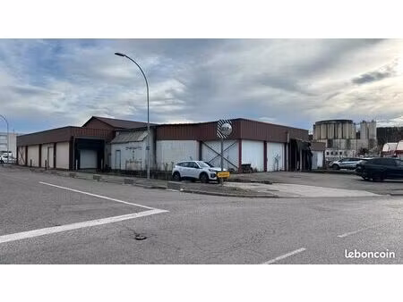 bâtiment frigorifique zone commerciale laboratoire à louer