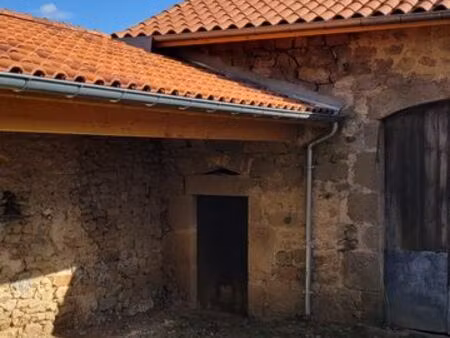 idéal 1er achat ou investissement ; grange en pierres de taille  70 m2 au sol  vue sur la 