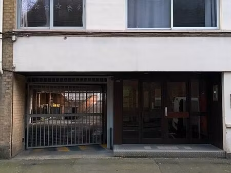 place de parking couvert au 99 rue ratisbonne