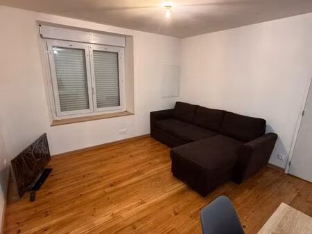 ? t3 meublé rénové – 65 m² – centre de montendre  au pied du château ?