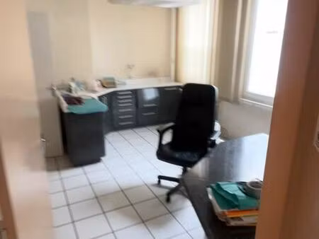 local pro 78 m² - ultra centre calais - rdc avec cour & cave