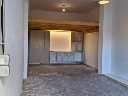 location de box de 28m2 idéal pour les pros