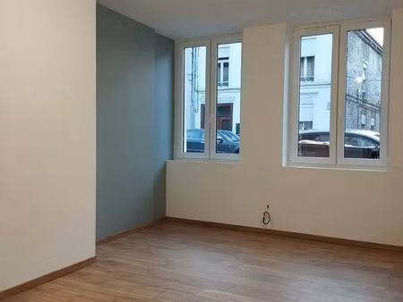 loue t2 avec cour privative