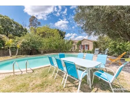 demeure de charme avec grande piscine et jardin clôturé en pleine nature
