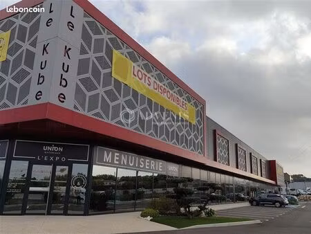 local logistique 676 m²