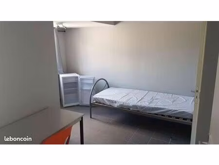 chambre meublée 13m²