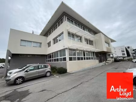 bureaux 228 m²