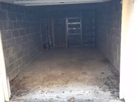 garage fermé et sécurisé – 15 m² – 92 /mois – disponible