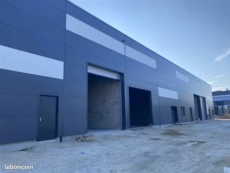 a louer un local à usage commercial 212 m²