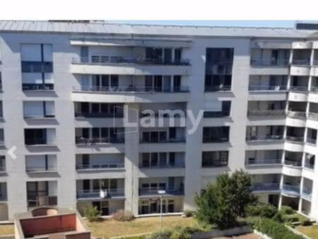 parking 8 m² lille
