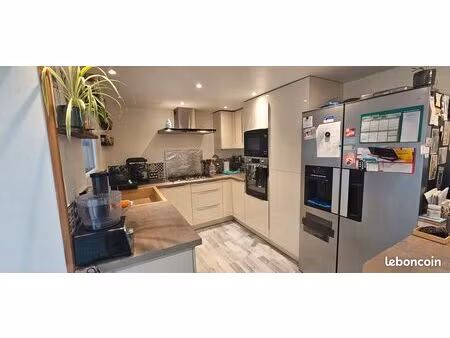 maison de village 95 m2  3 chambres + cour 15 m2