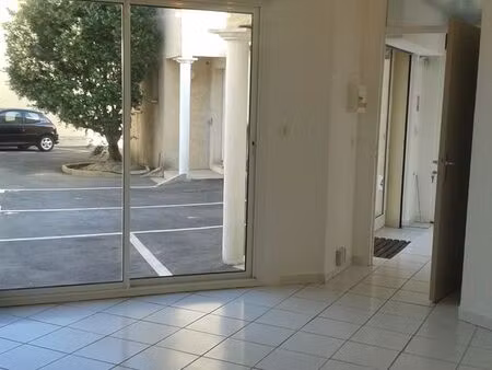 bureau local pro 22m2 (toilette privé climatisation fibre 1 plc parking ss frais ag )latte