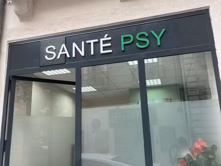 bureau avec vitrine à louer