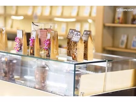 local pâtisserie  glacier  chocolaterie 120 m²