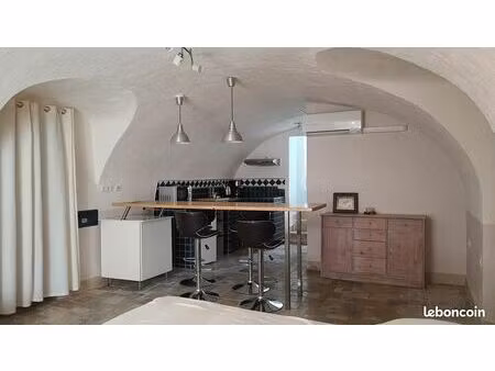 location studio meublé