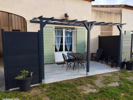 maison meublé de 50 m2 dans parc arboré  libre de suite