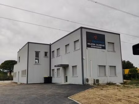 location 130m² de bureaux et 100 m² stockage