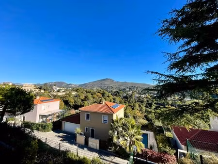 appartement 4 pièces – terrasse ensoleillée – dernier étage – piscine