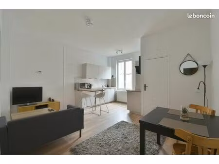 maison meublée rénovée – 2 chambres avec salles de bains privatives – proche métro
