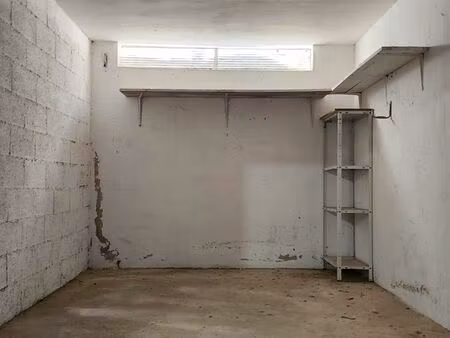 box garage fermé le-grau-du-roi  rive gauche  proche seaquarium