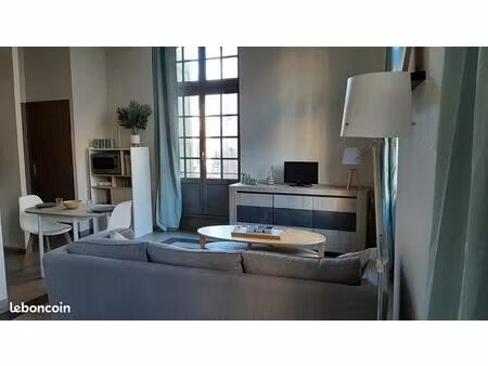 studio lumineux dans bel immeuble proche 14 juil