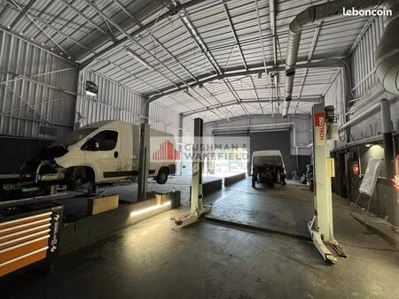 local d'activité 615 m²