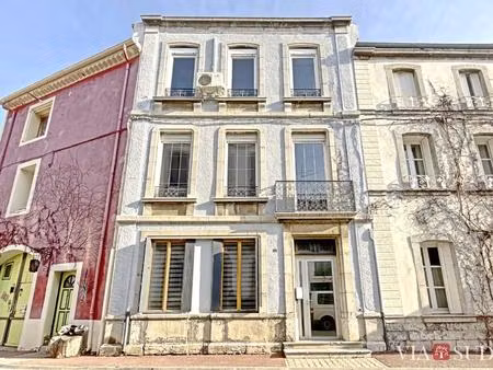 maison bourgeoise de caractère coeur du village de la palme terrasse avec vue mer
