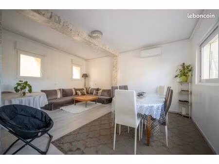 maison de village avec extérieur