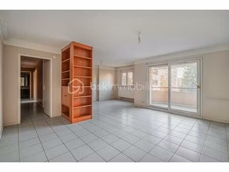 appartement t5 de 103 m² au calme  balcon  parking