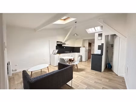 bordeaux – barrière de toulouse : t2 bis meublé sous les toits  dernier étage  charme & ca