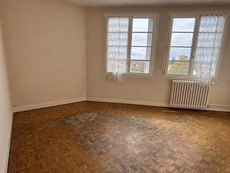 t2 lumineux de 44 98 m2 idéalement situé !