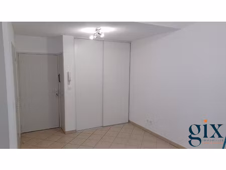 a louer grenoble centre rue servan  agréable studio