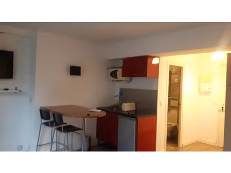 studio meuble marcadet 23 m² + terrasse (6m²)