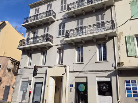 toulon ouest  quartier st roch  local commercial loué