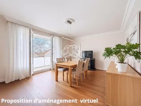 t4 traversant de 84m2 + balcon + cave