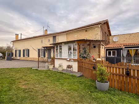 belle maison en pierres avec jardin et dépendances