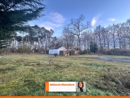 terrain non constructible de 7 660 m² avec bâti à rénover de 50 m²– clefs (49150)