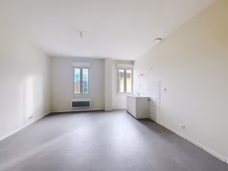 appartement t2 bis dans un immeuble en pierre proche parc mu